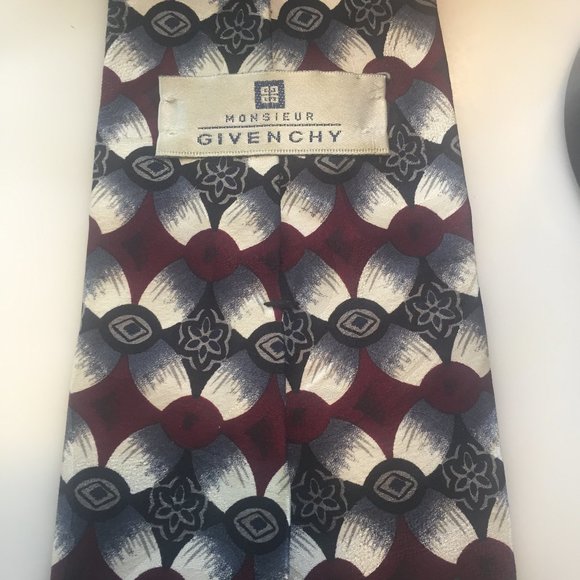 Givenchy floral silk EUC stunning - Picture 3 of 5